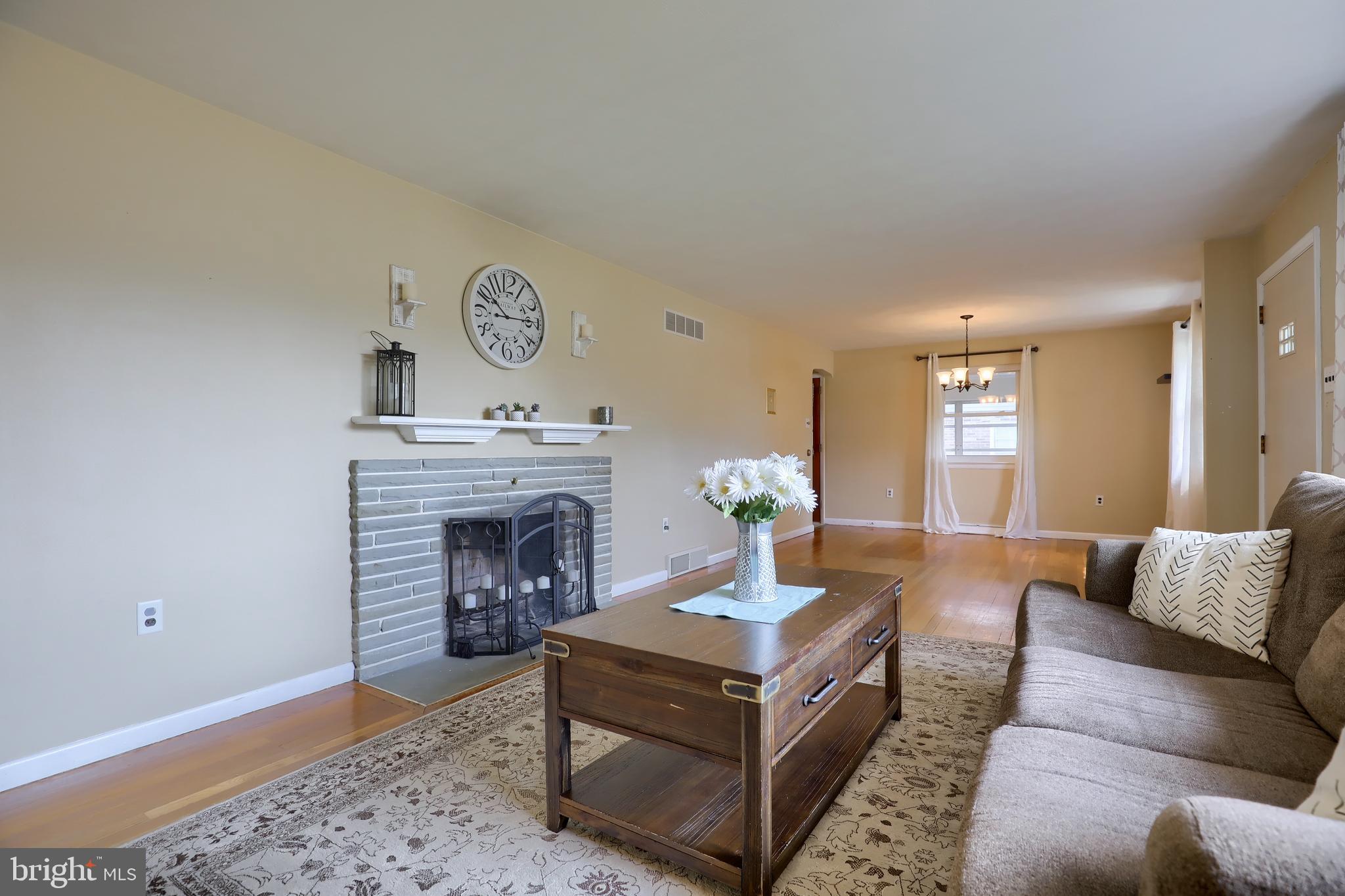 327 Edgehill Road York, PA 17403 - Photo 8 of 35