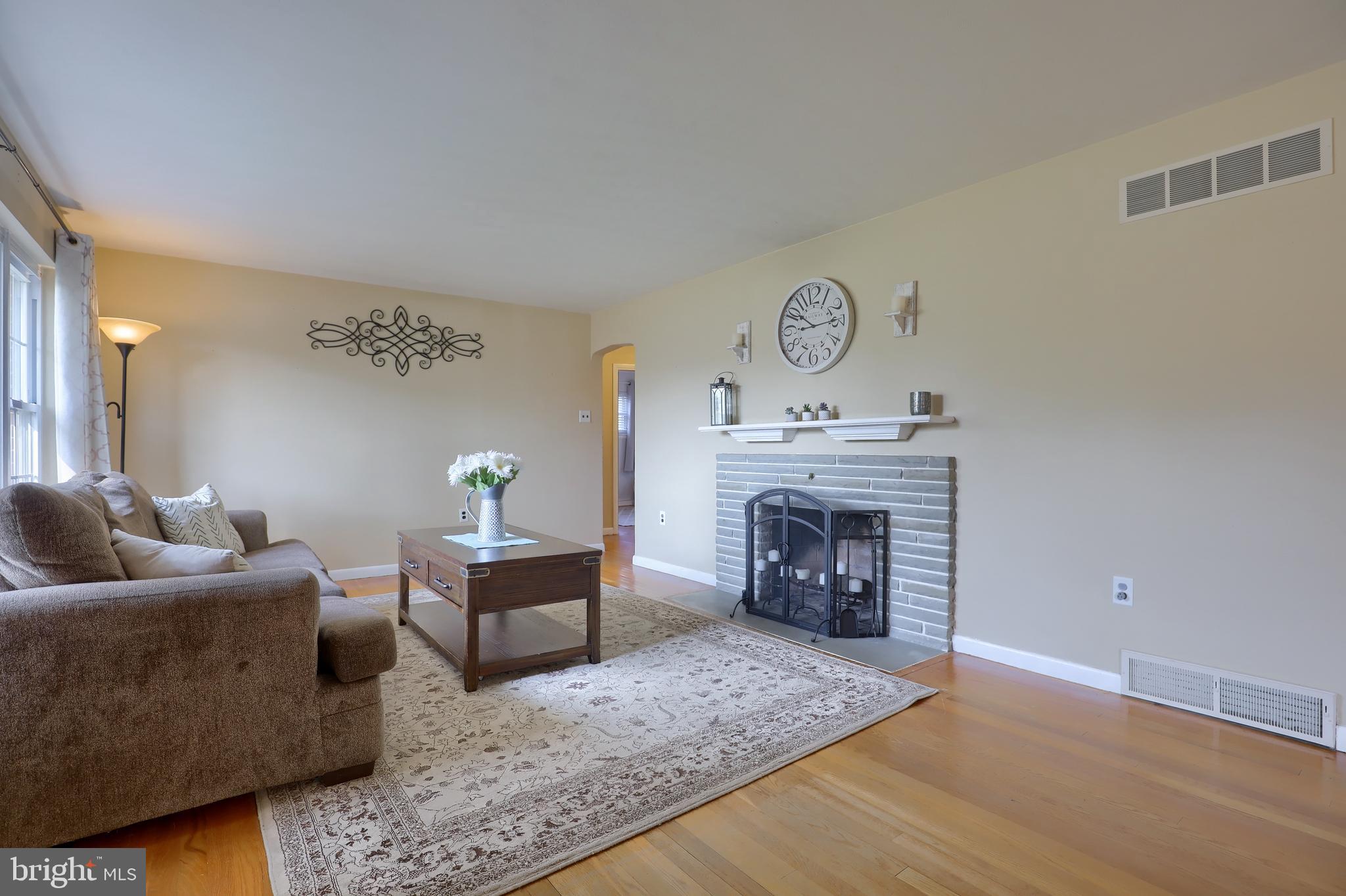 327 Edgehill Road York, PA 17403 - Photo 9 of 35