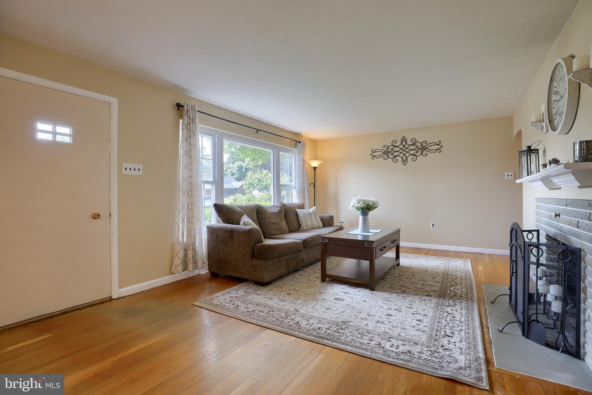 327 Edgehill Road York, PA 17403 - Photo 10 of 35