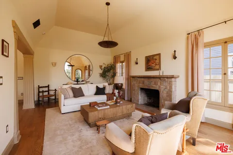 $1,399,000 | 2807 Somerset Drive, Los Angeles, CA 90016