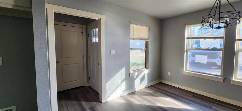 2235 North Pacific Street Mineola, TX 75773 - Photo 4 of 21 Front entry foyer and dining area.