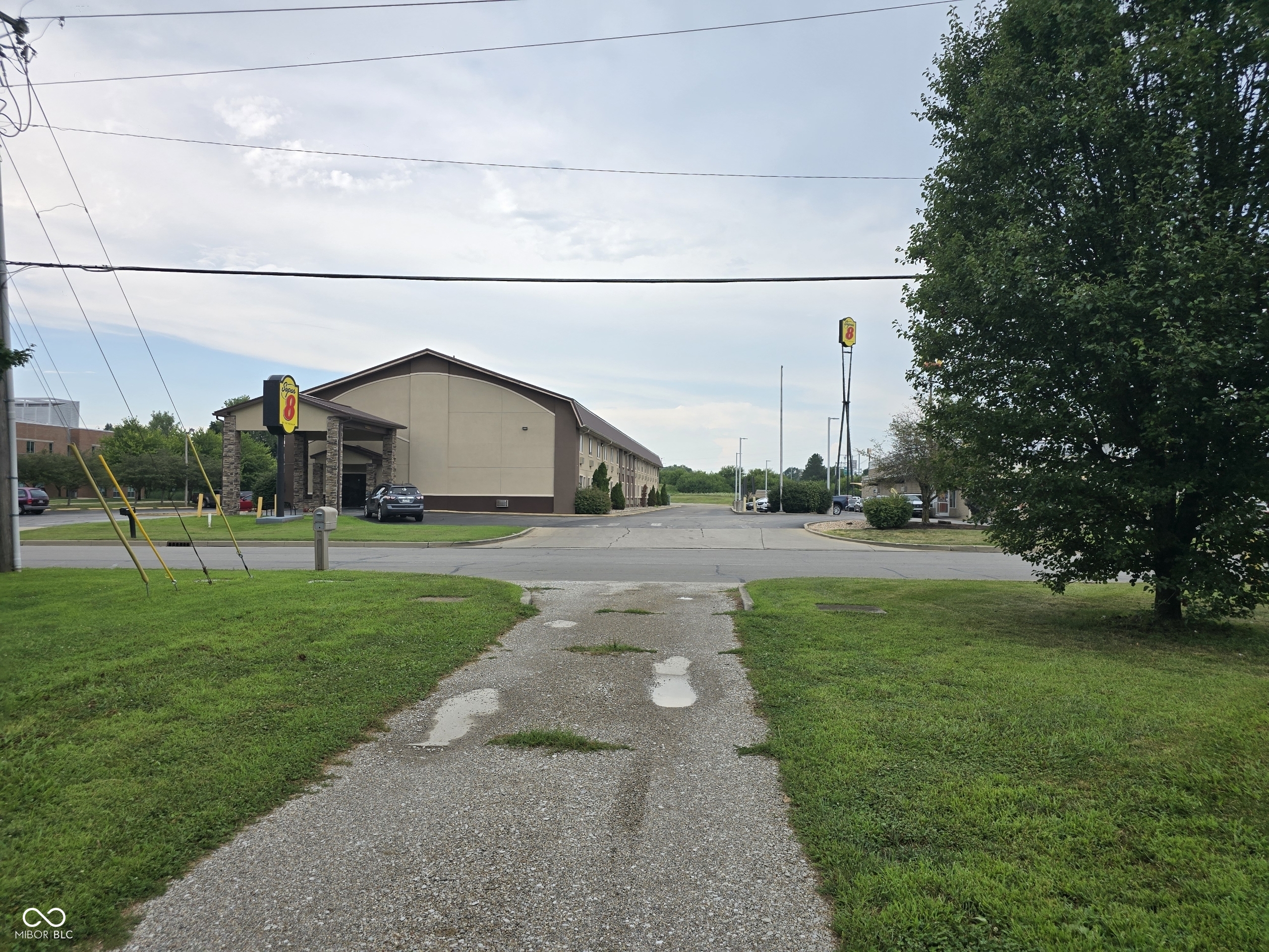 13 West Rampart Road Shelbyville, IN 46176 - Photo 2 of 5