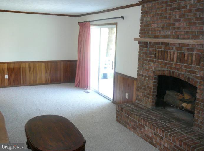 11109 Pool Road Cockeysville, MD 21030 - Photo 9 of 29 Family Room