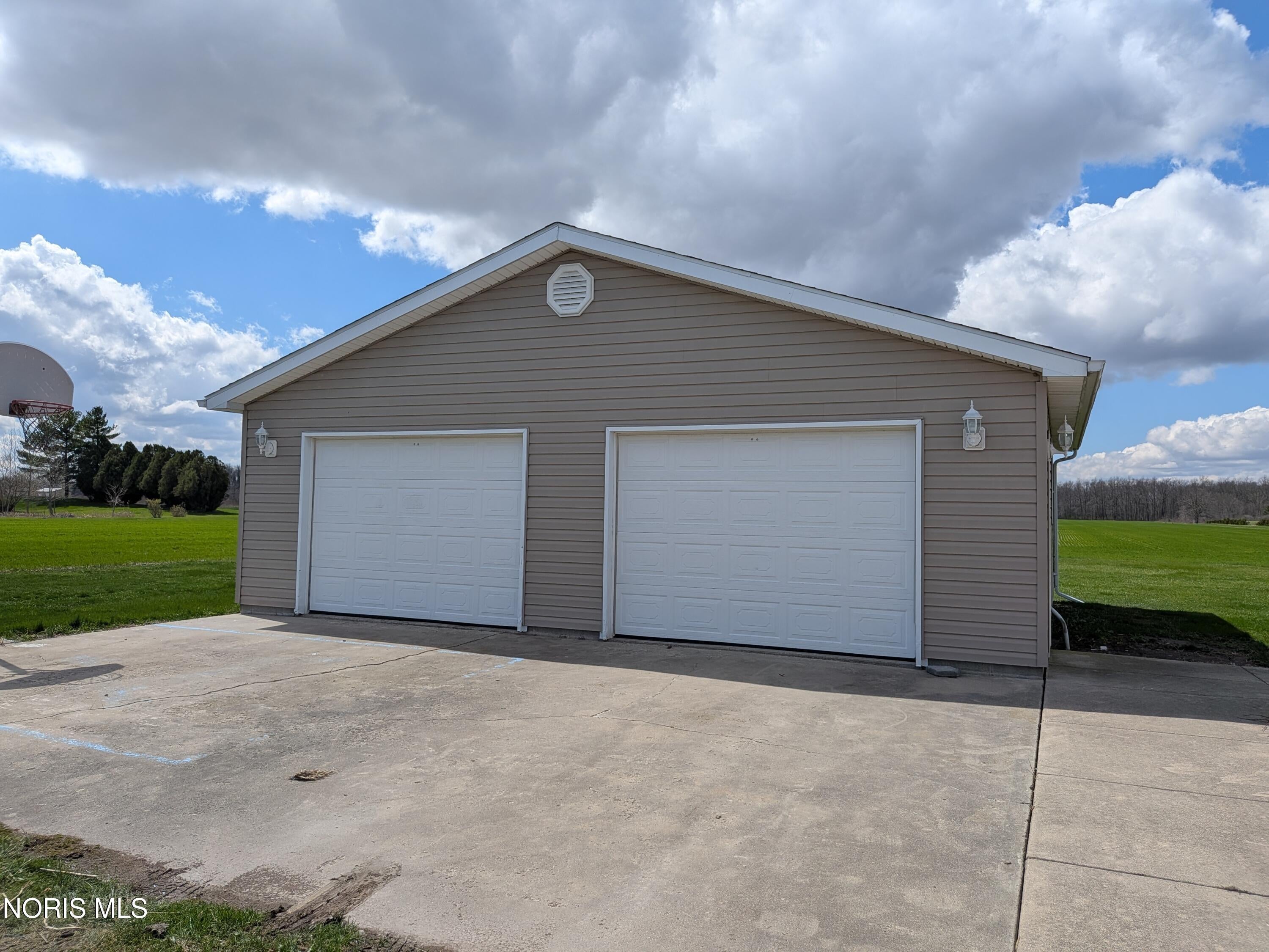 17156 Harris Road Defiance, OH 43512 - Photo 3 of 32 garage