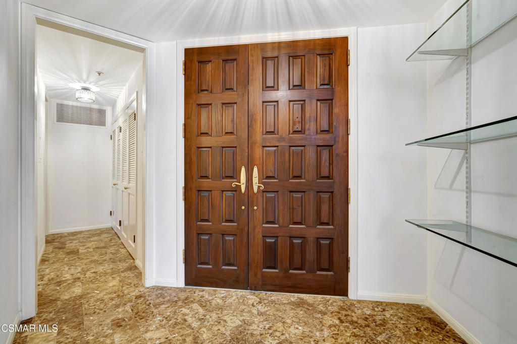 10550 Wilshire Boulevard, Unit 103 Los Angeles, CA 90024 - Photo 4 of 27