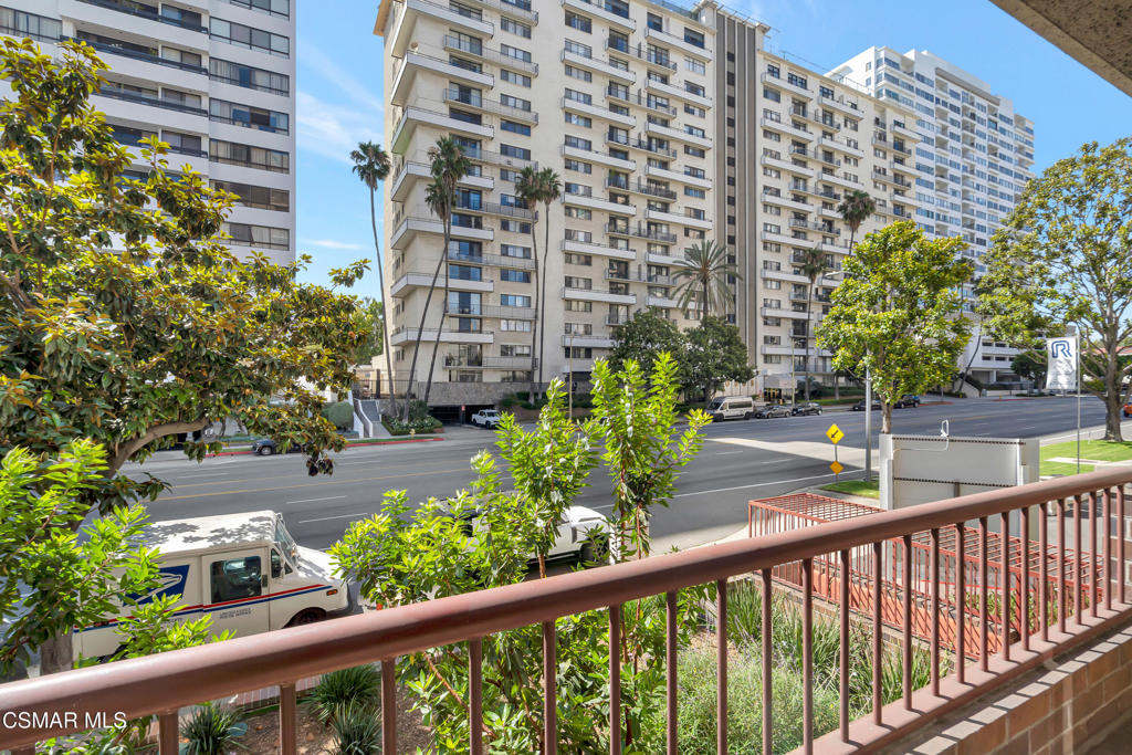 10550 Wilshire Boulevard, Unit 103 Los Angeles, CA 90024 - Photo 9 of 27
