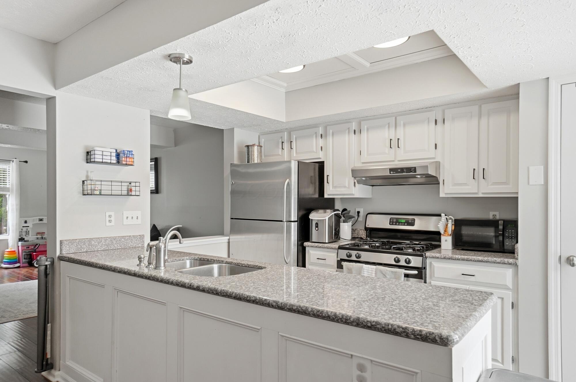 6938 Avery Road Dublin, OH 43017 - Photo 16 of 40 6938 Avery Rd - Kitchen
