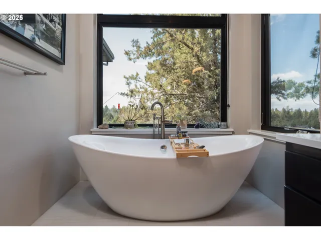 $3,500,000 | 21060 Knott Road, Bend, OR 97702