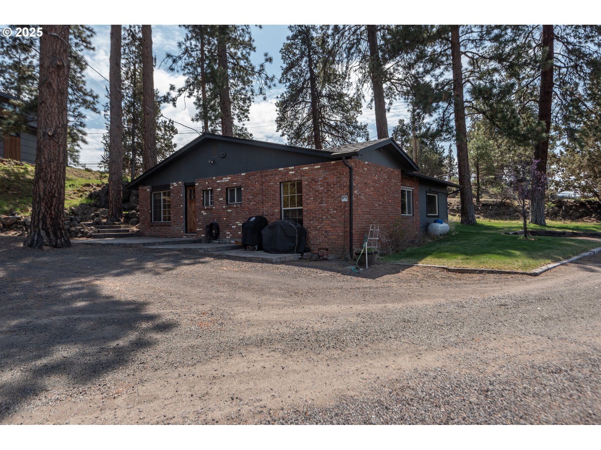 21060 Knott Road Bend, OR 97702 - Photo 36 of 48