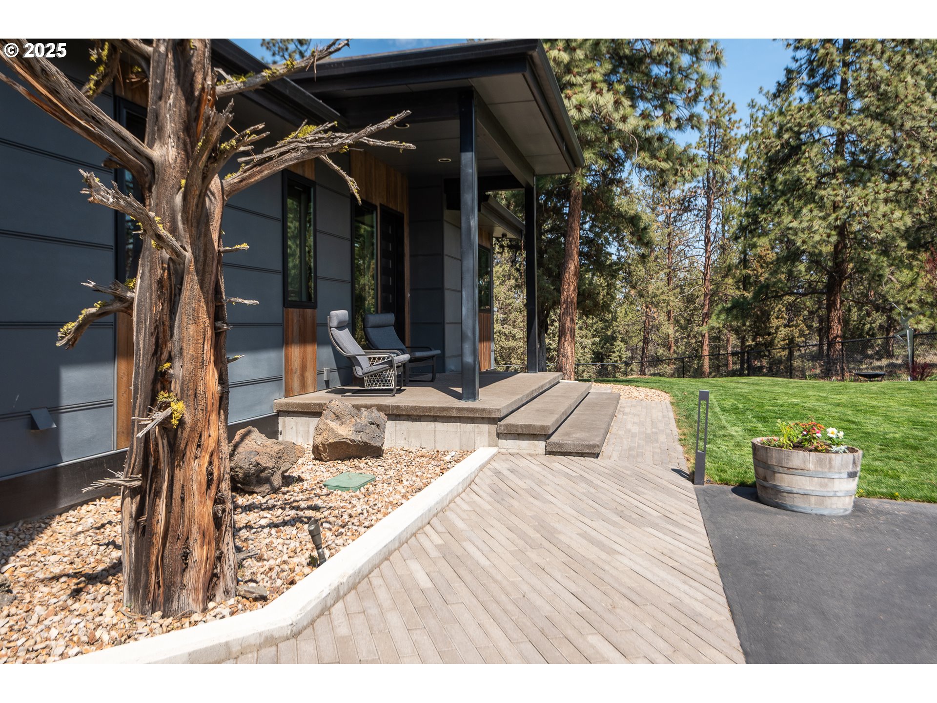 21060 Knott Road Bend, OR 97702 - Photo 4 of 48