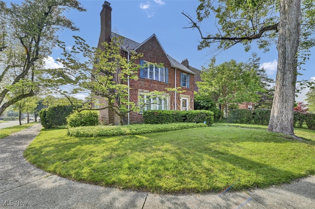2431 Channing Road Cleveland, OH 44118 - Photo 3 of 46