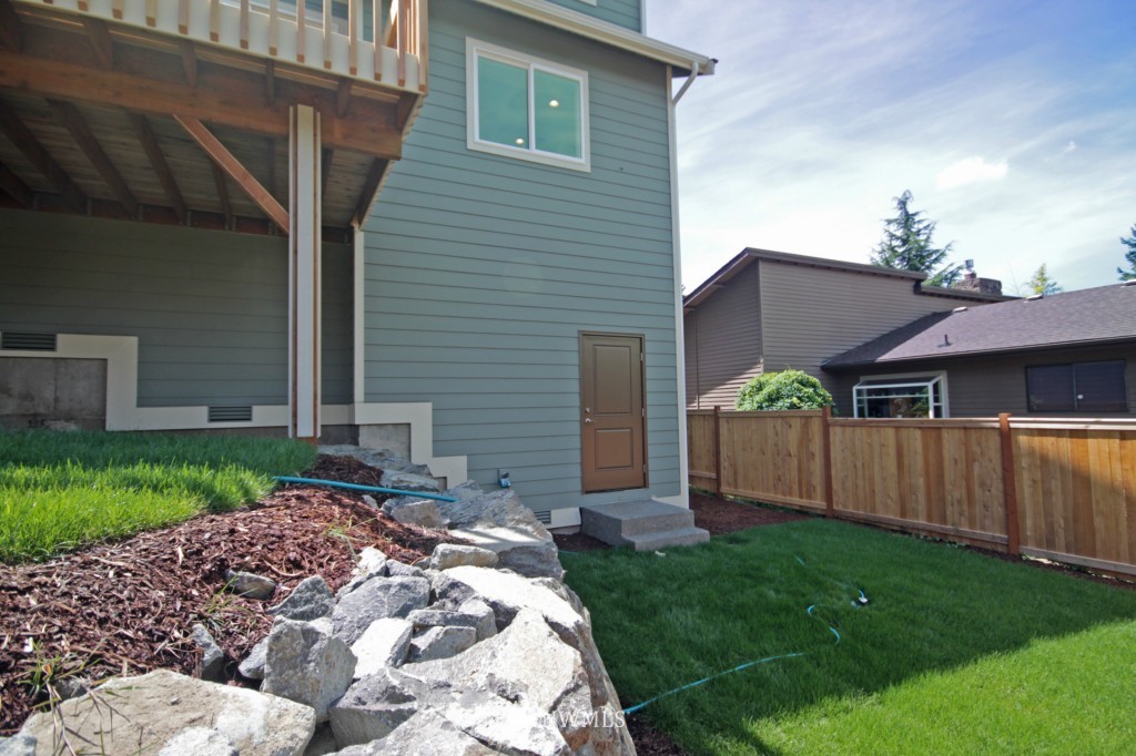 1904 Northeast 24th Street Renton, WA 98056 - Photo 21 of 25