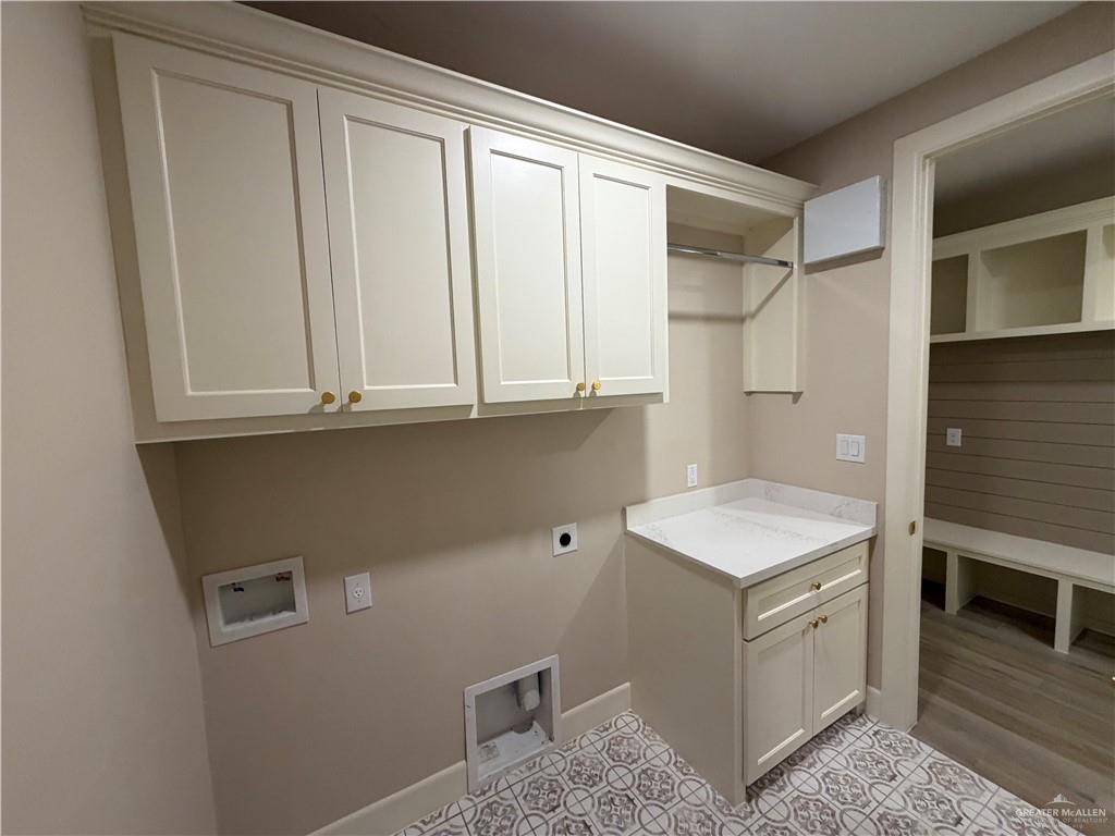 7817 North 40th Street McAllen, TX 78504 - Photo 11 of 22 a utility room with cabinets