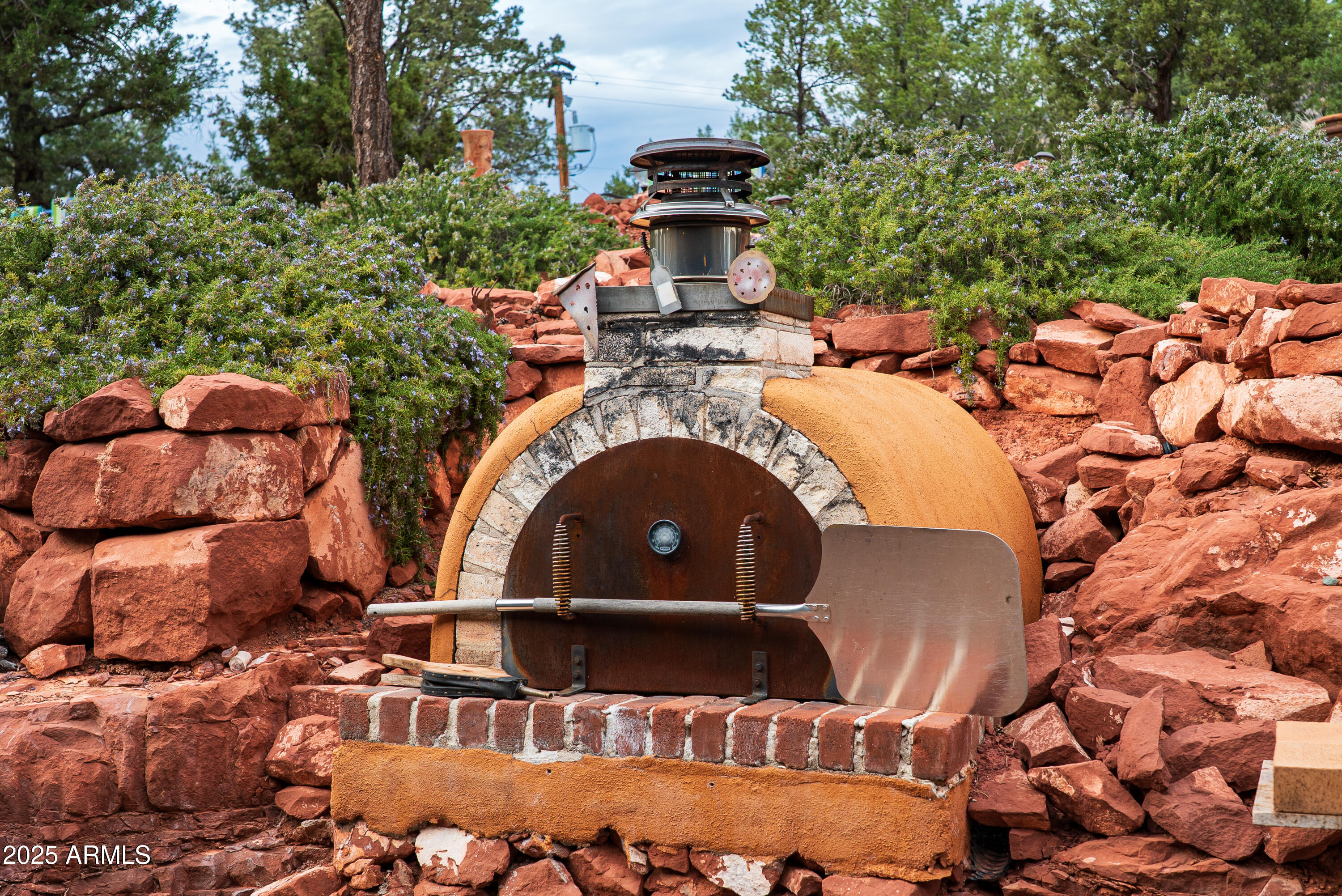 80 Rimstone Circle Sedona, AZ 86336 - Photo 12 of 40 BUILT-IN PIZZA OVEN