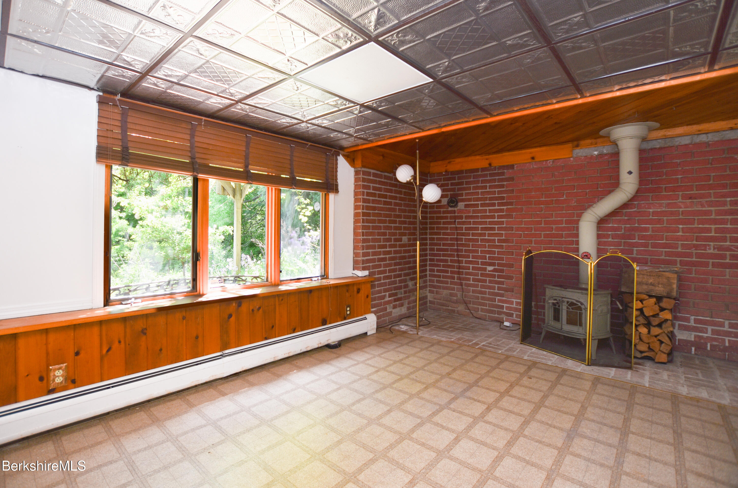 445 County Road Becket, MA 01223 - Photo 16 of 20 Little apartment below