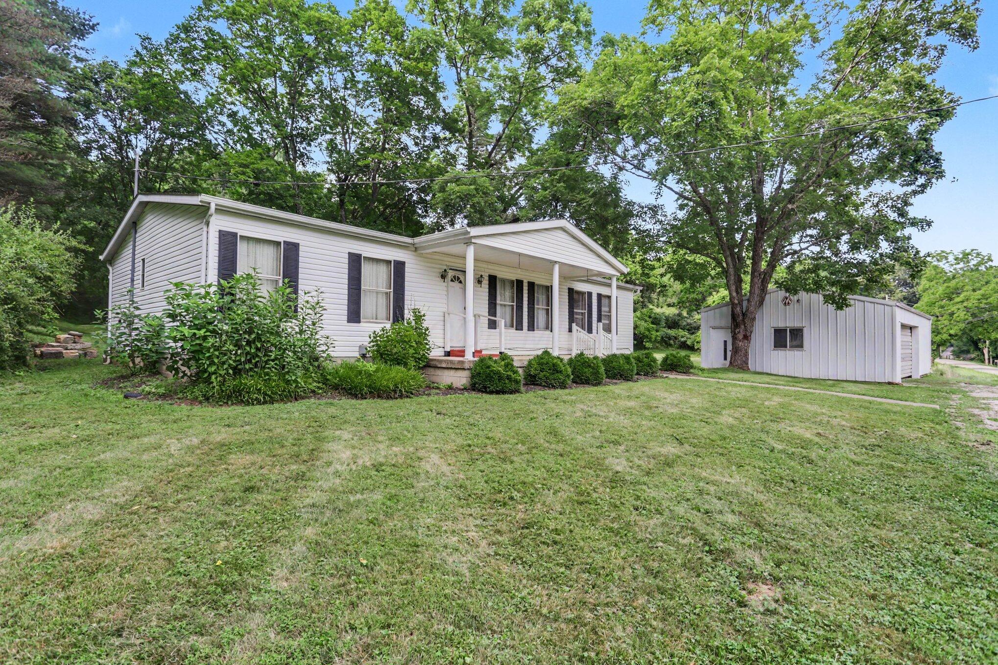 17563 Buckingham Road Logan, OH 43138 - Photo 3 of 32 003_file_3435