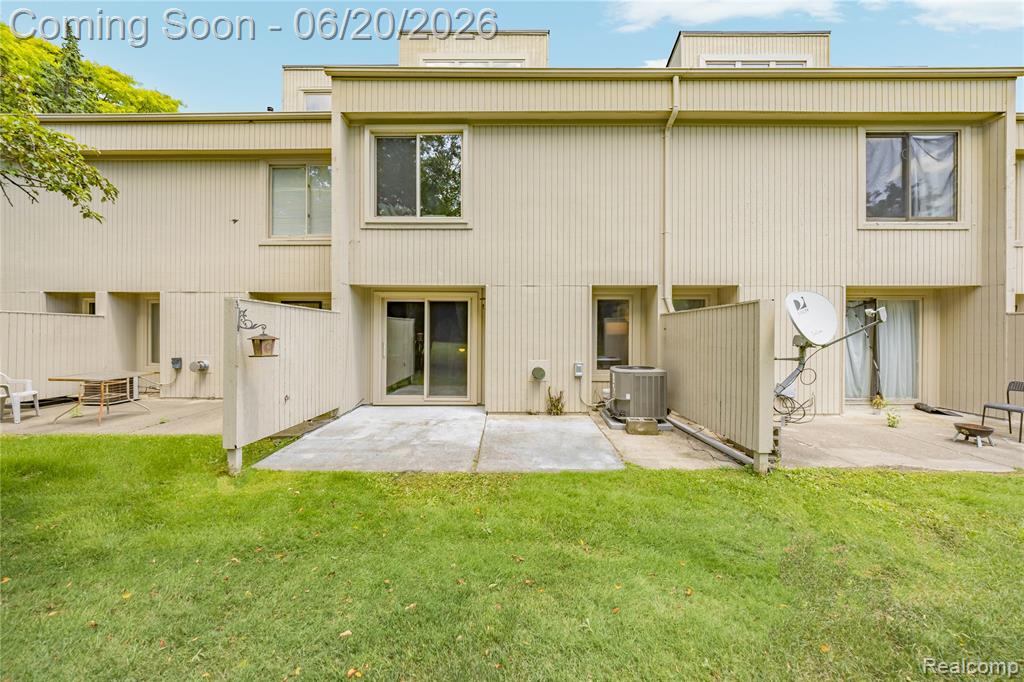 39455 Country Lane Novi, MI 48375 - Photo 42 of 52