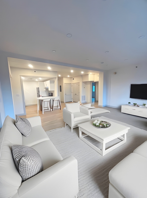 475 Commonwealth Avenue, Unit 701 Boston, MA 02215 - Photo 3 of 26