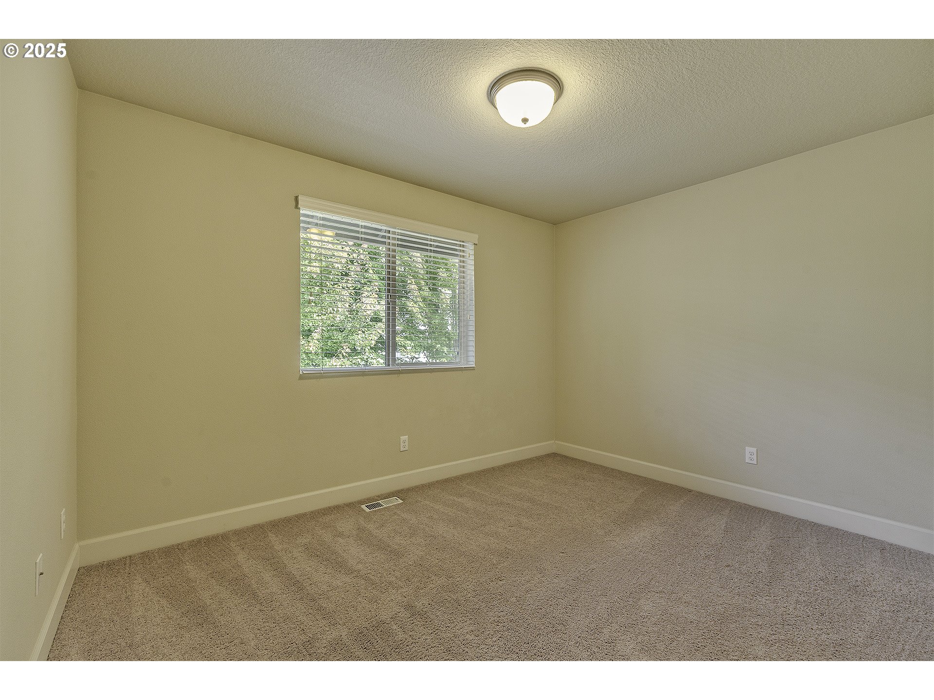 13255 Southwest Hazelcrest Way Portland, OR 97224 - Photo 23 of 37