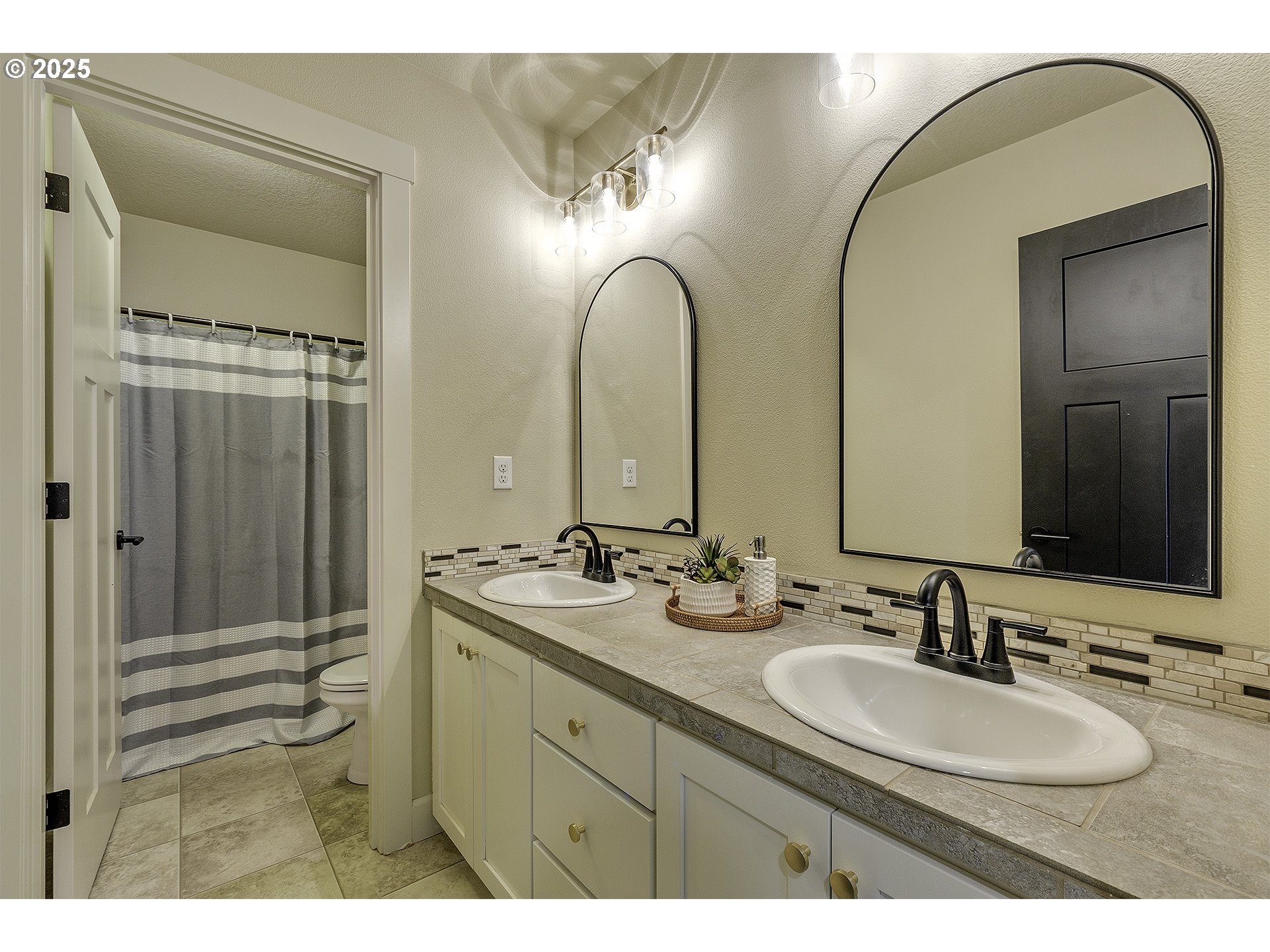 13255 Southwest Hazelcrest Way Portland, OR 97224 - Photo 27 of 37