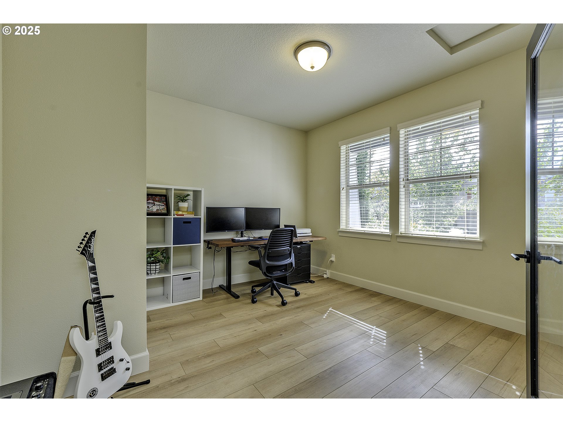 13255 Southwest Hazelcrest Way Portland, OR 97224 - Photo 5 of 37