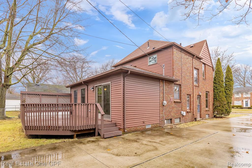 879 Roslyn Road Grosse Pointe Woods, MI 48236 - Photo 30 of 39