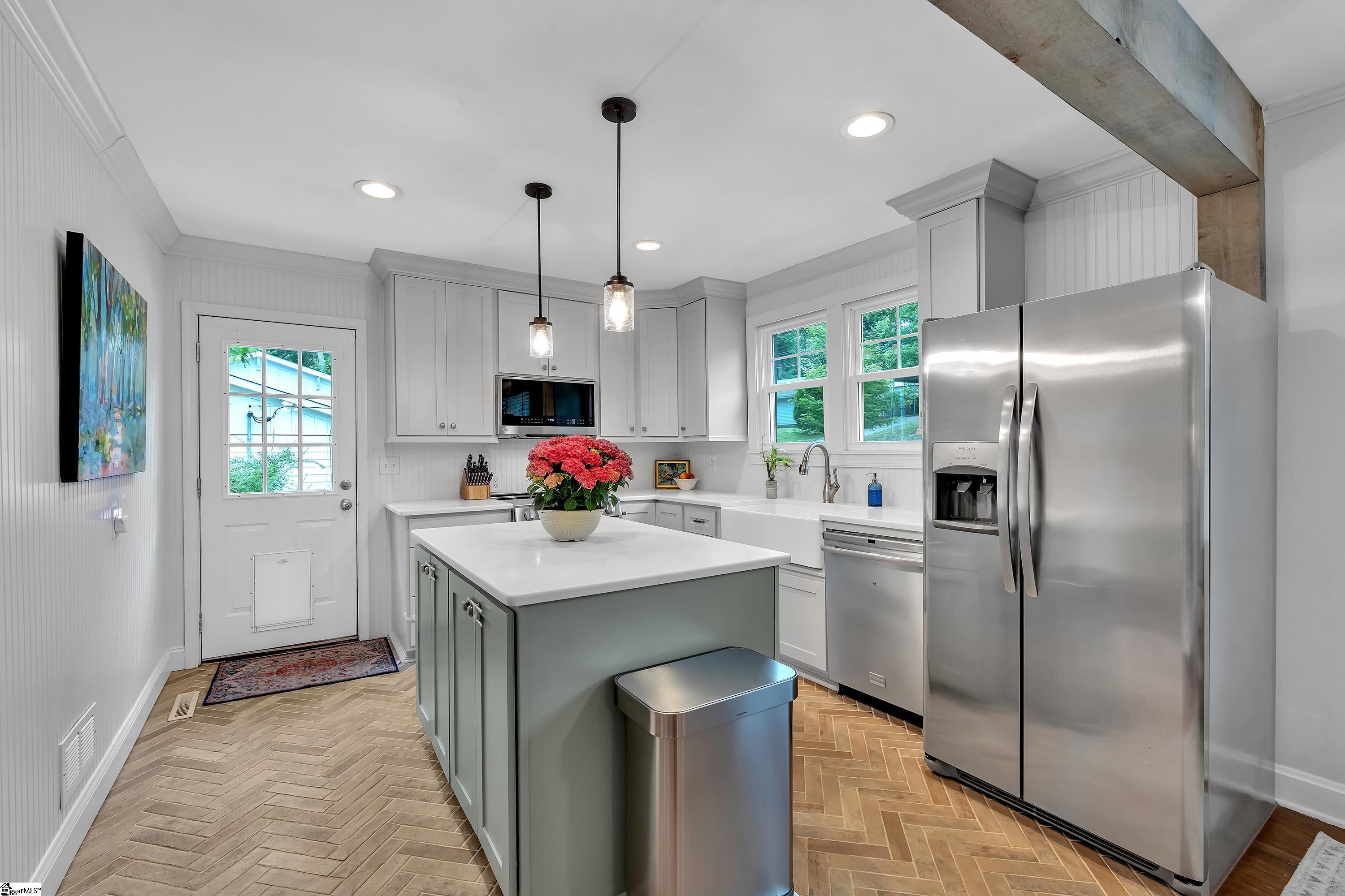40 Nottingham Road Greenville, SC 29607 - Photo 5 of 32 Gallery Image 5