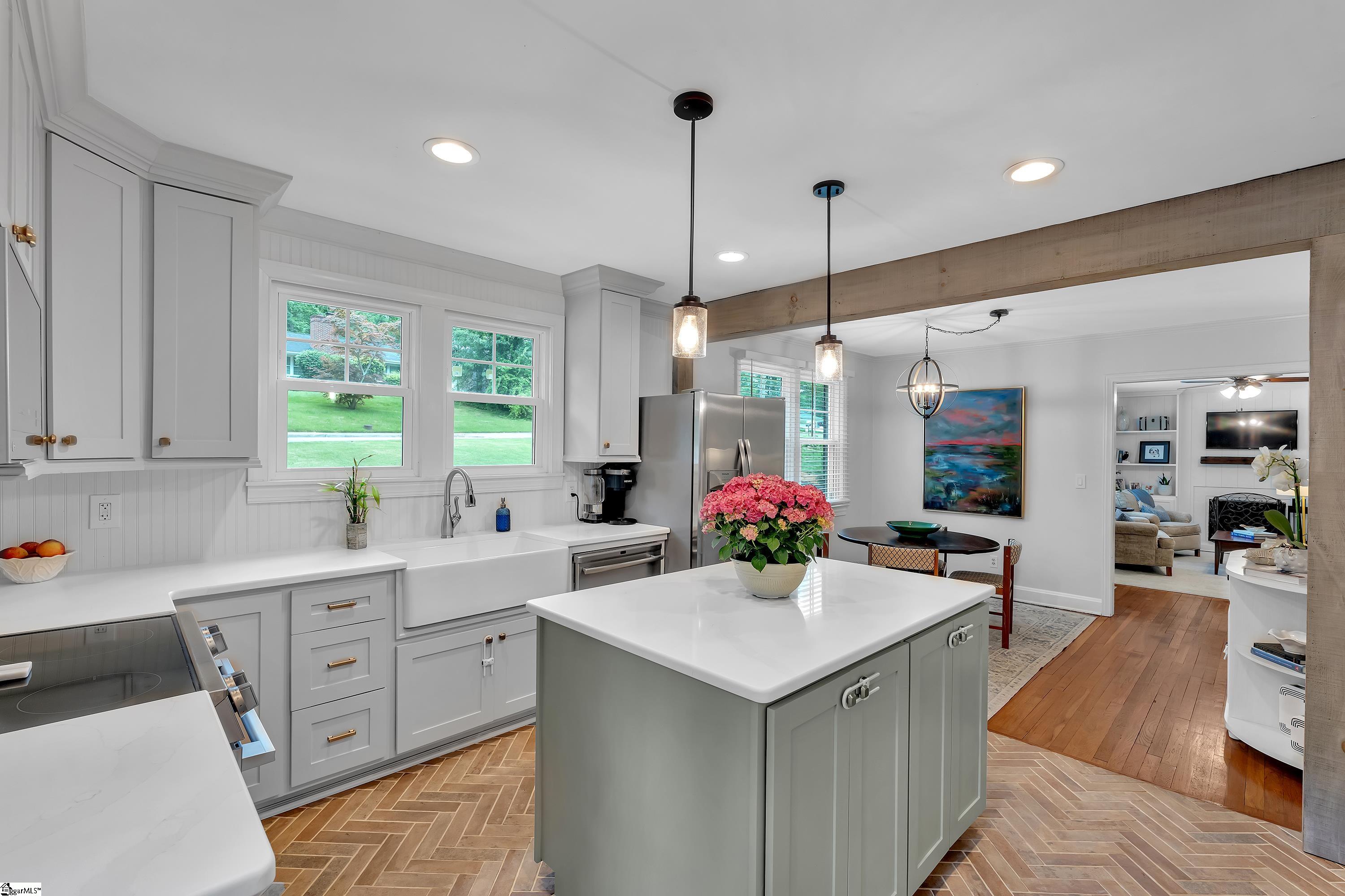40 Nottingham Road Greenville, SC 29607 - Photo 6 of 32 Gallery Image 6