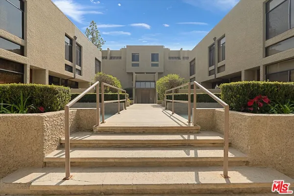 $835,000 | 484 East California Boulevard, Unit 36, Pasadena, CA 91106