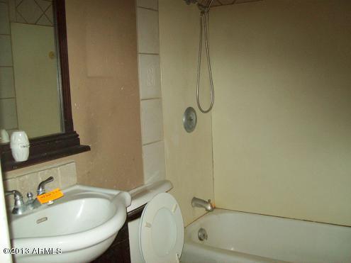 333 Hartford Road Kearny, AZ 85137 - Photo 8 of 15 HALL BATH (2)