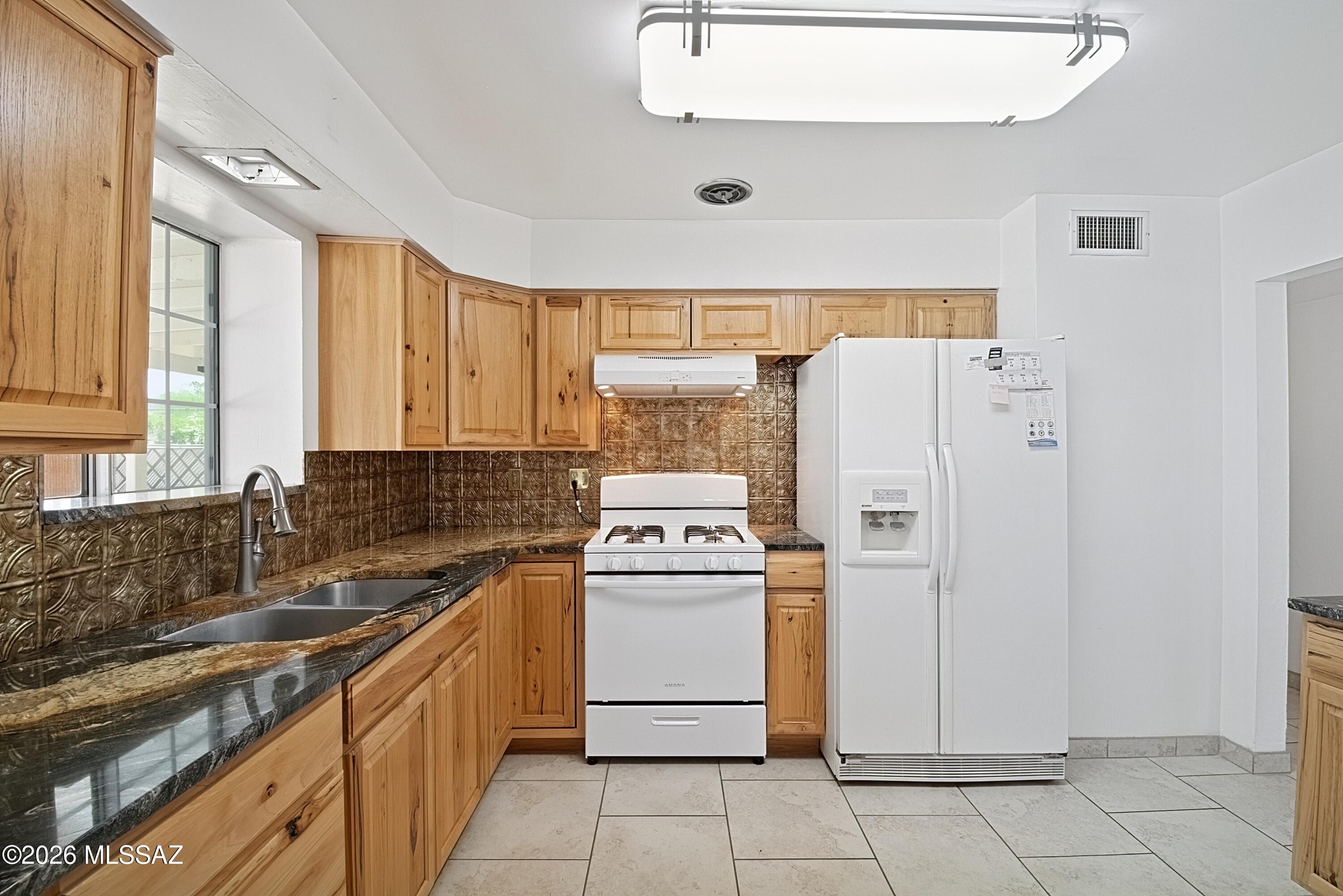 6202 East Timrod Street Tucson, AZ 85711 - Photo 11 of 36 Kitchen 6