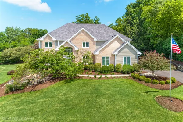 $950,000 | 245 Hidden Pond Lane, North Barrington, IL 60010