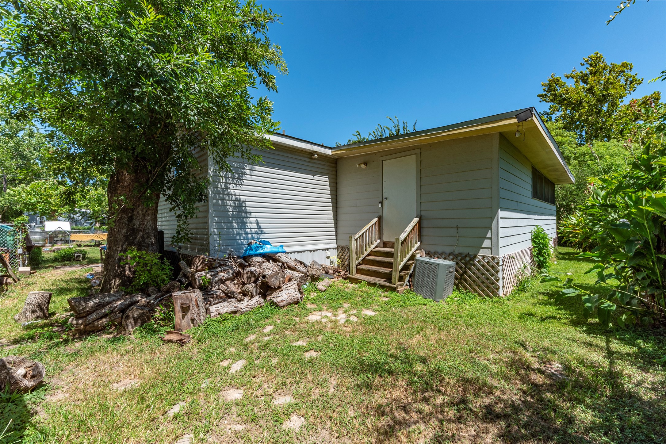 4624 6th Street Bacliff, TX 77518 - Photo 29 of 36 a backyard of a house with table and chairs