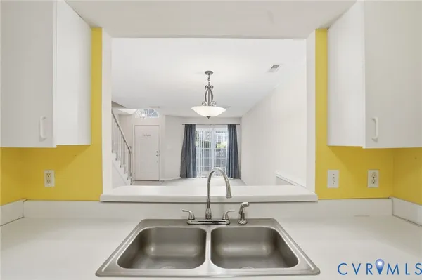 $250,000 | 705 Queens Path, Williamsburg, VA 23185