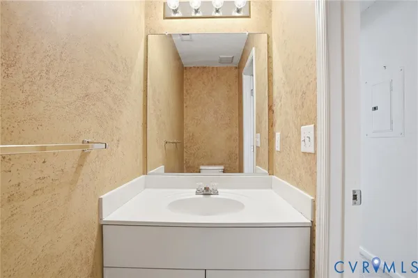 $250,000 | 705 Queens Path, Williamsburg, VA 23185