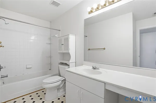 $250,000 | 705 Queens Path, Williamsburg, VA 23185