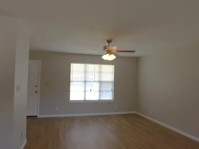 $1,395 | 1211 Mulberry Drive, Marble Falls, TX 78654