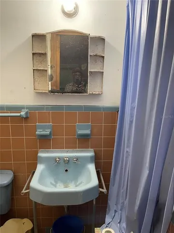 a car parked in front of a house