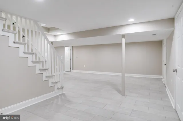 an empty room with a ceiling fan and entryway