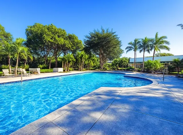 a view of yard with green space