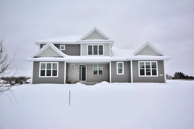 $844,900 | 8211 West Skylark Drive, Mequon, WI 53097