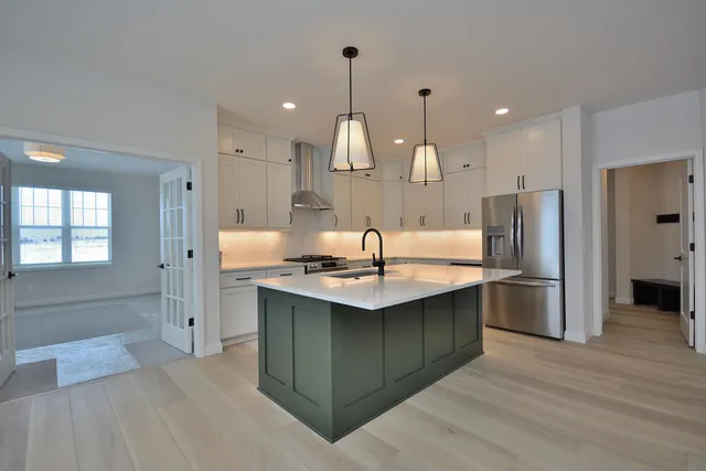 $844,900 | 8211 West Skylark Drive, Mequon, WI 53097