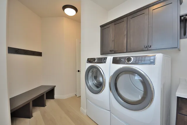 $844,900 | 8211 West Skylark Drive, Mequon, WI 53097