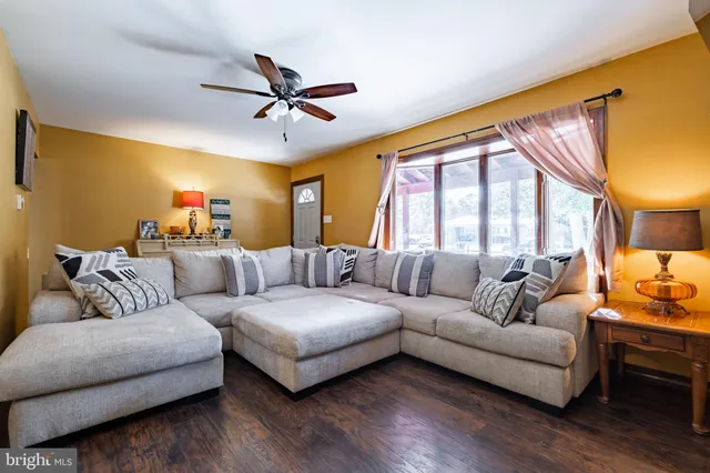 $325,000 | 316 East Collings Drive, Williamstown, NJ 08094