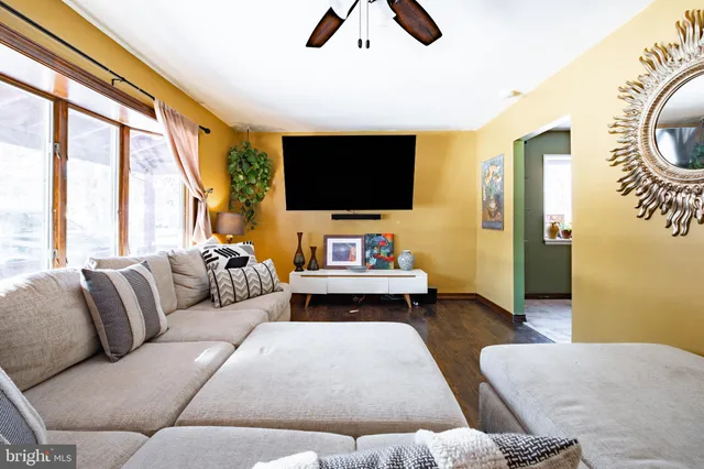 $325,000 | 316 East Collings Drive, Williamstown, NJ 08094