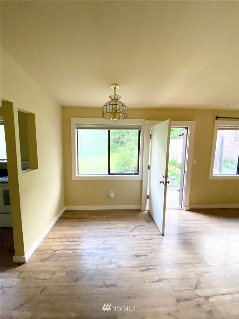 7286 Holst Road Clinton, WA 98236 - Photo 4 of 15 Gallery Image 4