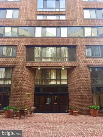 $2,999 | 1077 30th Street Northwest, Unit 414, Washington, DC 20007