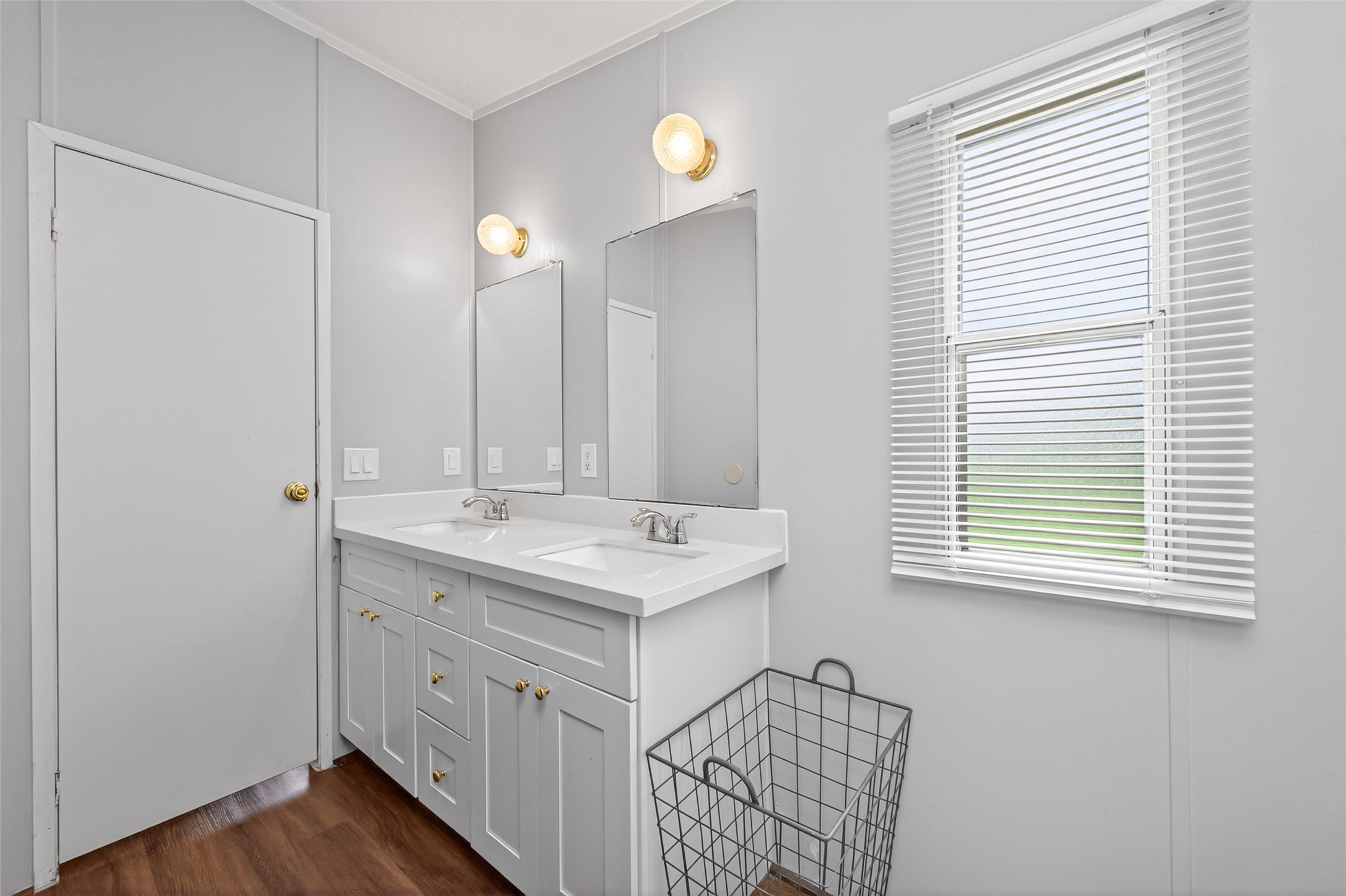 16572 River Ranch Drive Conroe, TX 77302 - Photo 14 of 18 a bathroom with a sink and a mirror