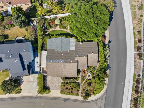 $2,600,000 | 1066 Guildford Court, Encinitas, CA 92024