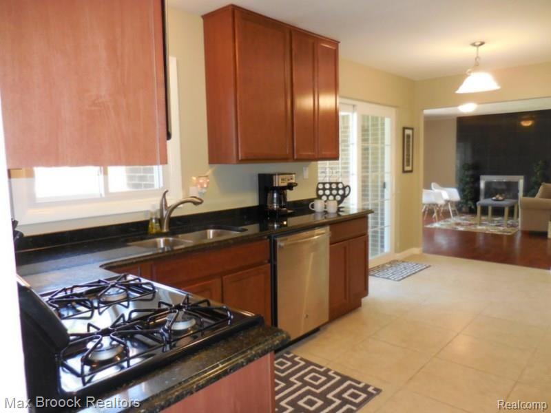 25838 Branchaster Road Farmington, MI 48336 - Photo 10 of 44 CHEF'S DELIGHT W/BRAND NEW DOORWALL